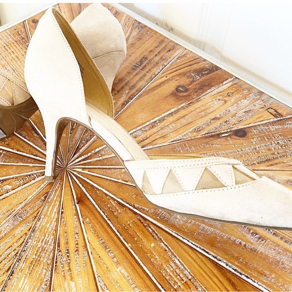 Used Marc Fisher Cream Suede Kitten Heel Pumps in Size 10 - Picture 9 of 9